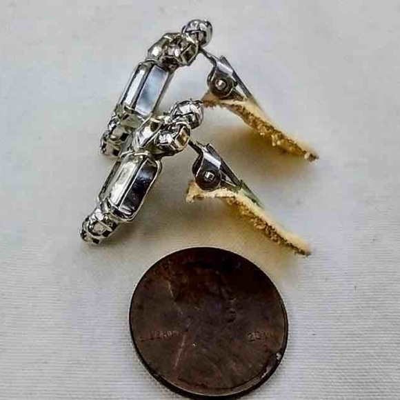 Vintage Sixties Clear Chunky Rhinestone Clip-back/ Clip-on Sparkle Earrings - Picture 2 of 3